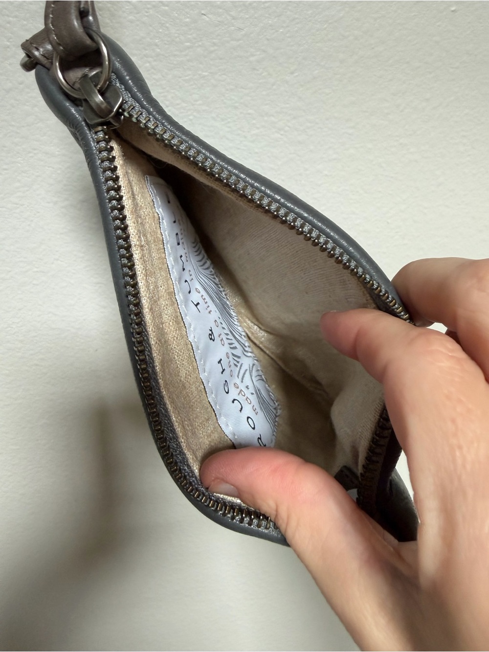 Rough and tumble Gray Leather Wristlet Wallet with d rings - Picture 5 of 7